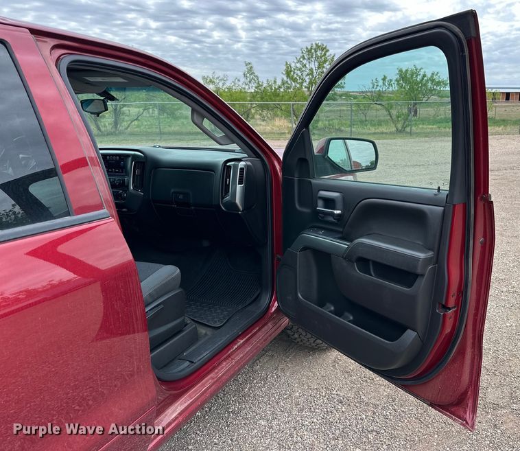 image for item JT9052 2018 Chevrolet Silverado 1500 Crew Cab pickup truck