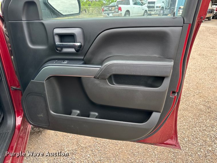 image for item JT9052 2018 Chevrolet Silverado 1500 Crew Cab pickup truck