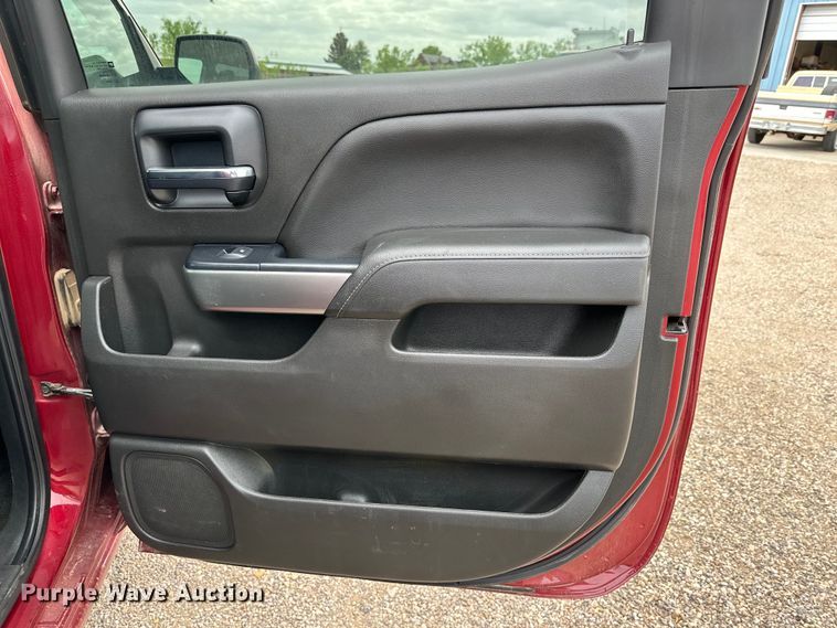 image for item JT9052 2018 Chevrolet Silverado 1500 Crew Cab pickup truck