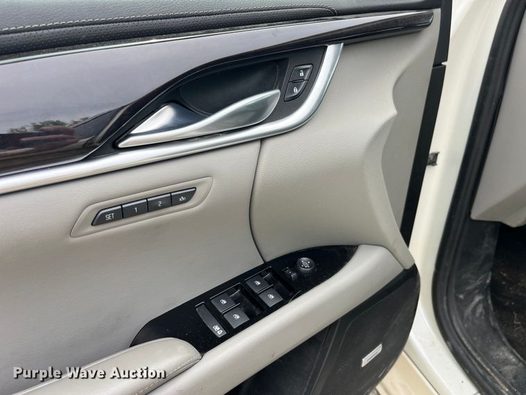 image for item LD9519 2013 Cadillac  XTS 