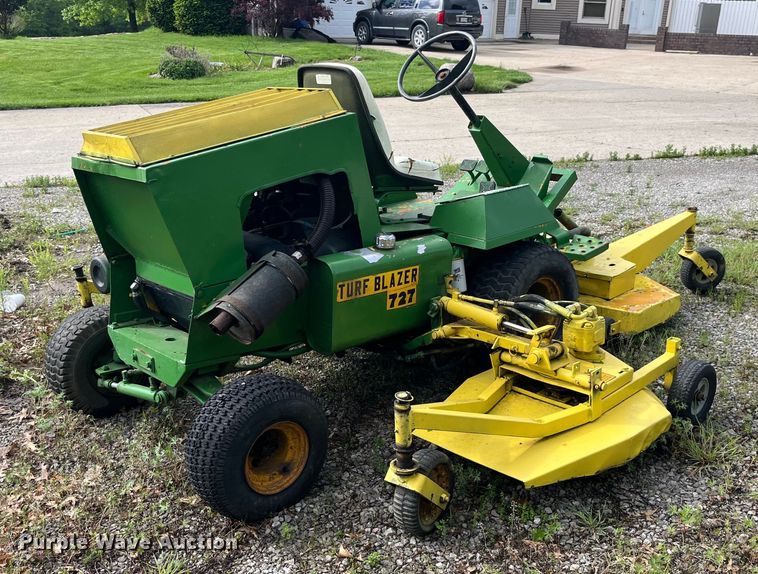 image for item LD9528 Howard Price 1040 lawn mower