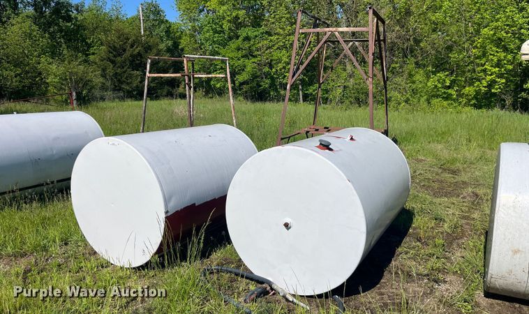 image for item LD9531 (2) fuel tanks