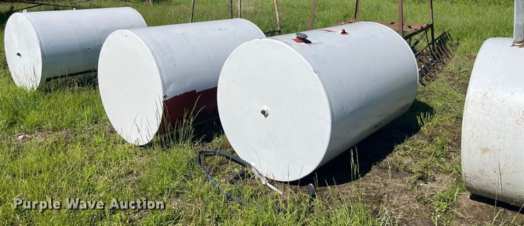 image for item LD9531 (2) fuel tanks