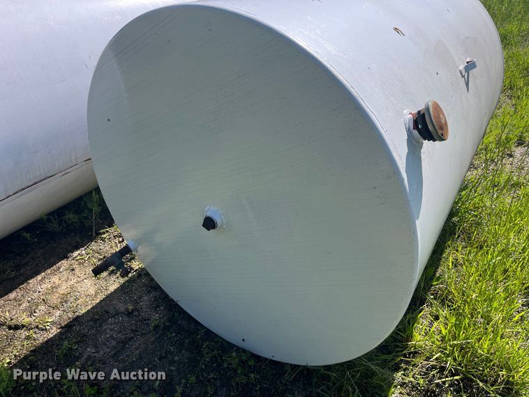 image for item LD9531 (2) fuel tanks