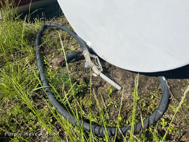 image for item LD9531 (2) fuel tanks