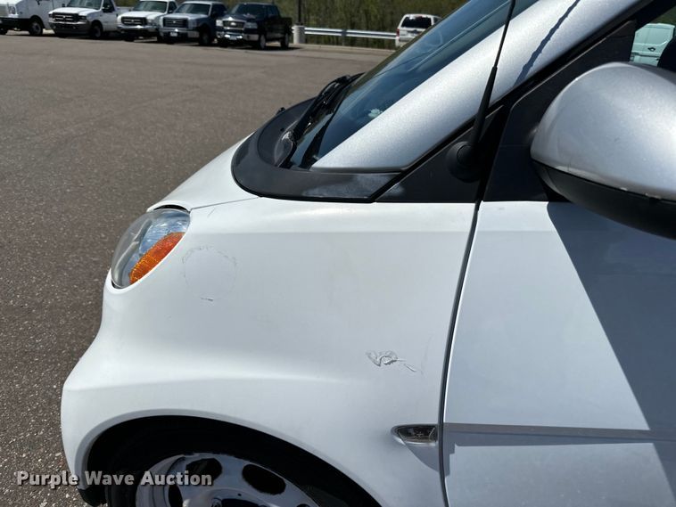 image for item LR9332 2013 Smart 