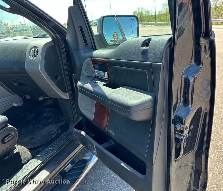 image for item LR9333 2008 Ford  F150 SuperCrew pickup truck