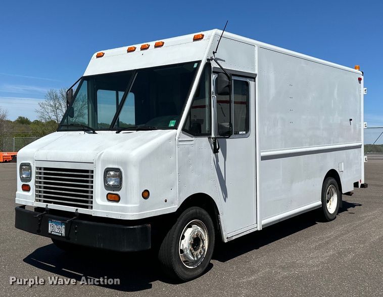 image for item LR9337 2008 Utilimaster delivery truck