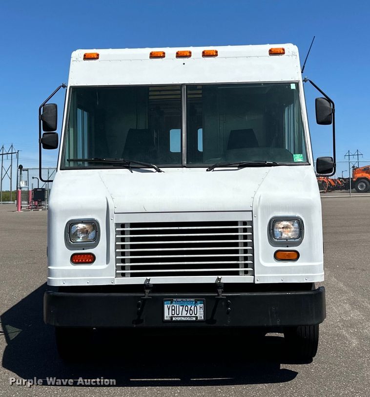 image for item LR9337 2008 Utilimaster delivery truck