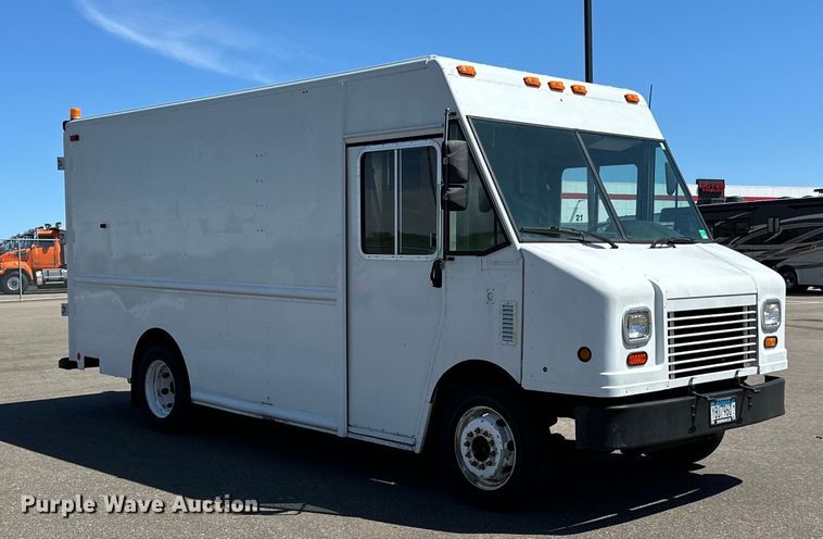 image for item LR9337 2008 Utilimaster delivery truck