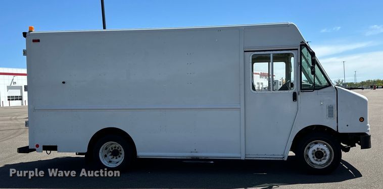 image for item LR9337 2008 Utilimaster delivery truck