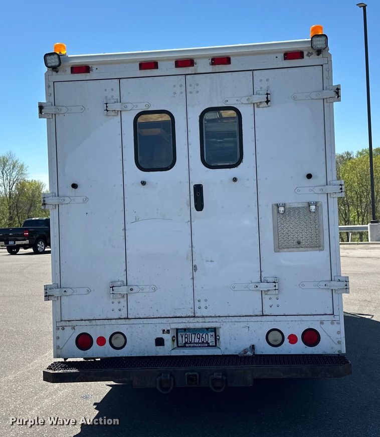 image for item LR9337 2008 Utilimaster delivery truck