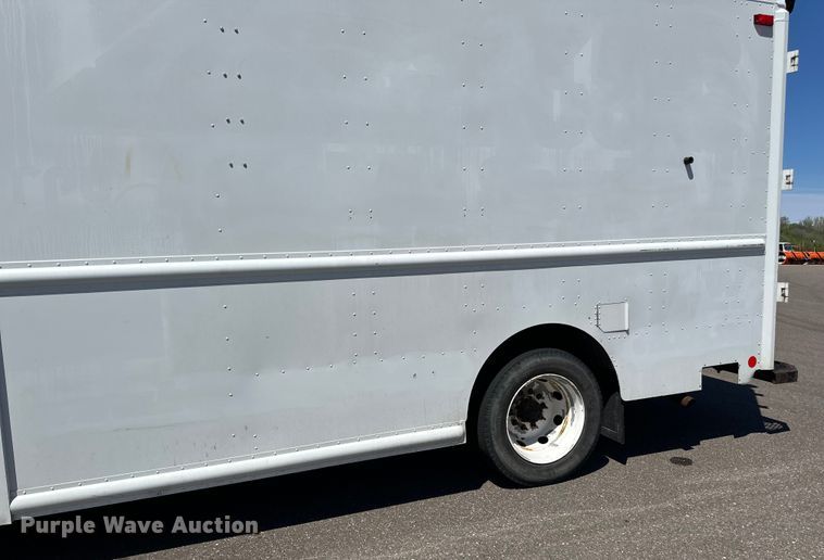 image for item LR9337 2008 Utilimaster delivery truck