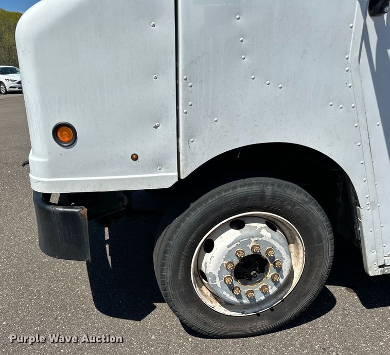 image for item LR9337 2008 Utilimaster delivery truck