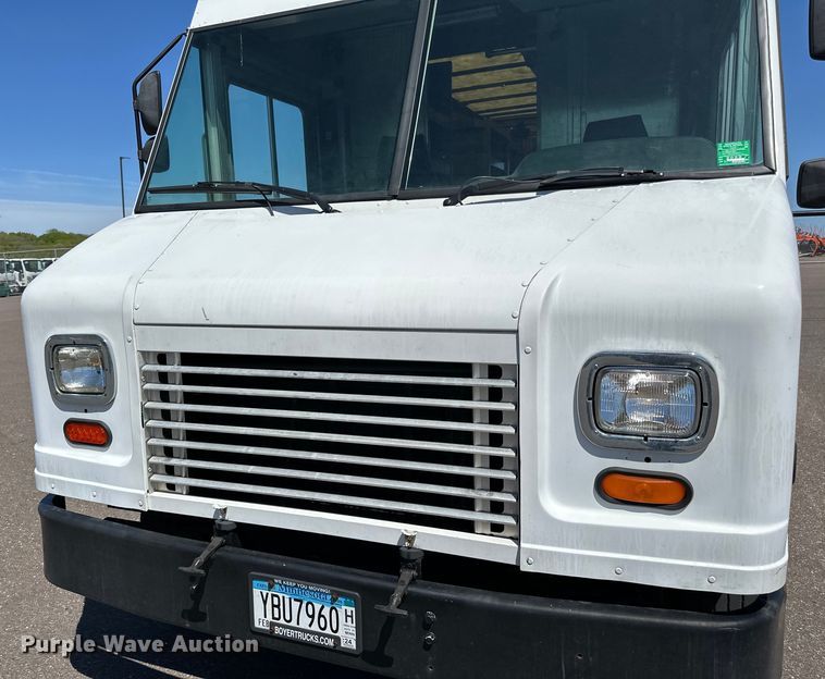 image for item LR9337 2008 Utilimaster delivery truck