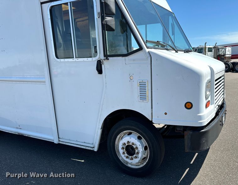 image for item LR9337 2008 Utilimaster delivery truck