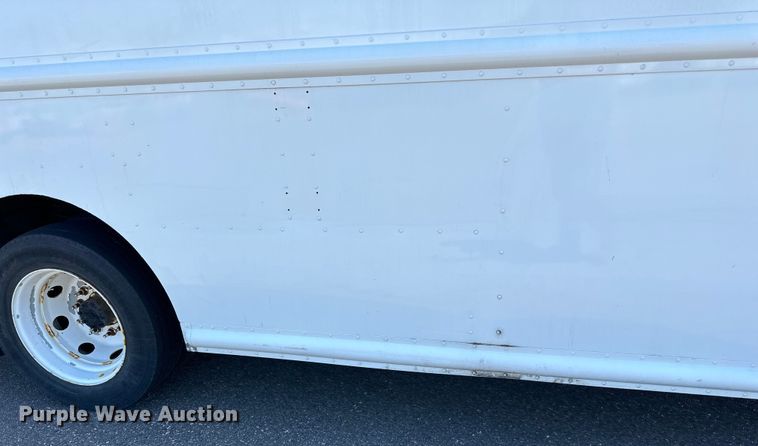 image for item LR9337 2008 Utilimaster delivery truck