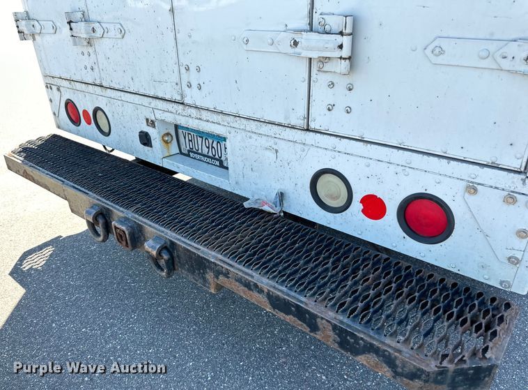 image for item LR9337 2008 Utilimaster delivery truck