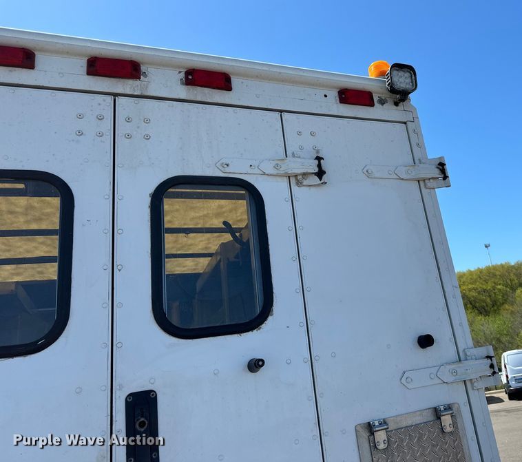 image for item LR9337 2008 Utilimaster delivery truck