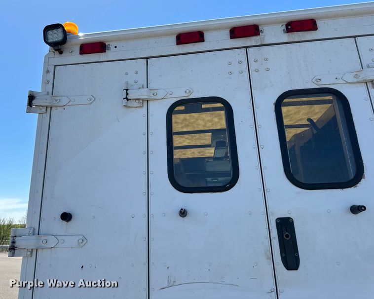 image for item LR9337 2008 Utilimaster delivery truck