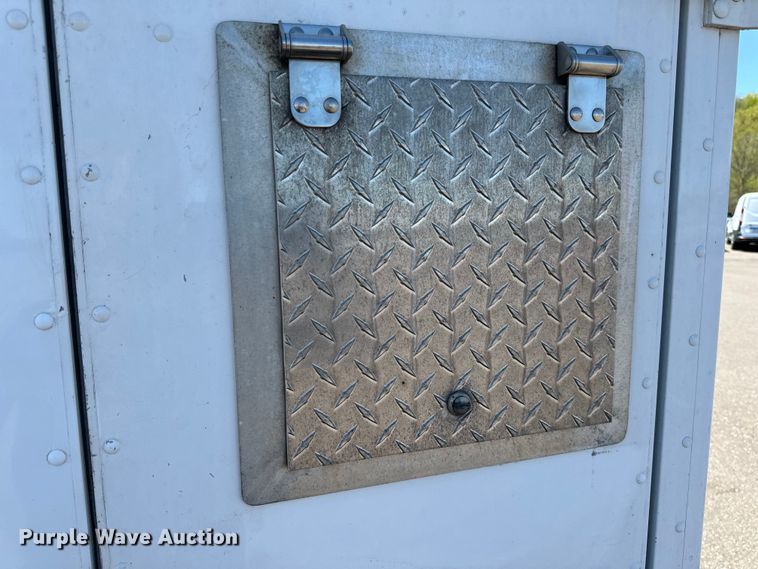 image for item LR9337 2008 Utilimaster delivery truck