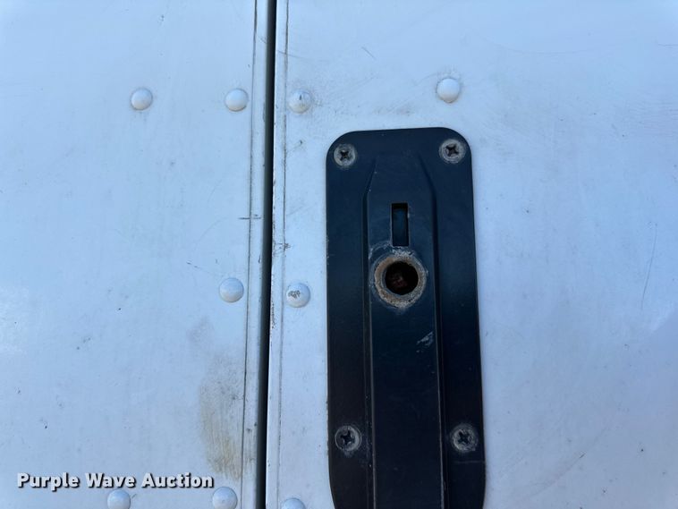 image for item LR9337 2008 Utilimaster delivery truck