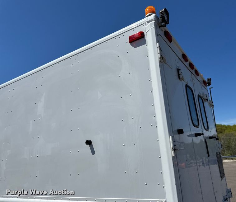 image for item LR9337 2008 Utilimaster delivery truck