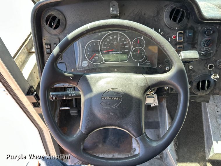 image for item LR9337 2008 Utilimaster delivery truck