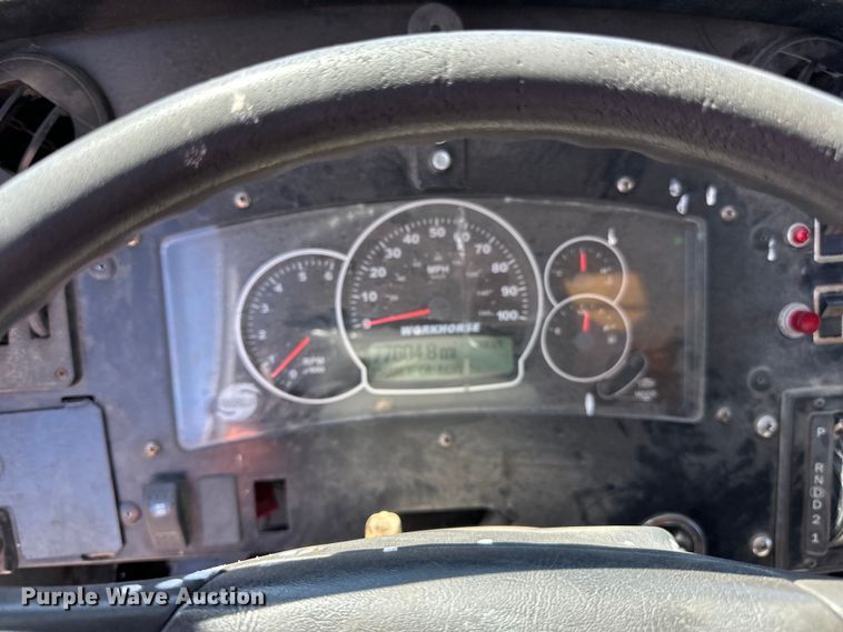 image for item LR9337 2008 Utilimaster delivery truck