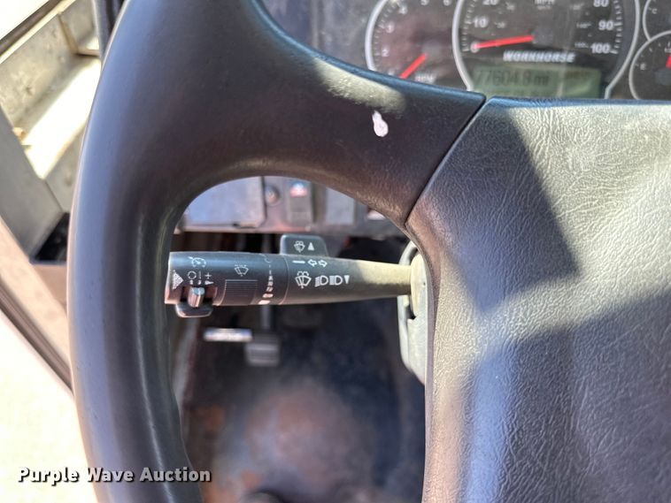 image for item LR9337 2008 Utilimaster delivery truck