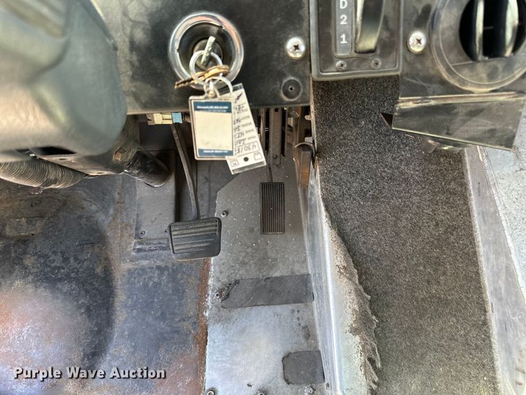 image for item LR9337 2008 Utilimaster delivery truck