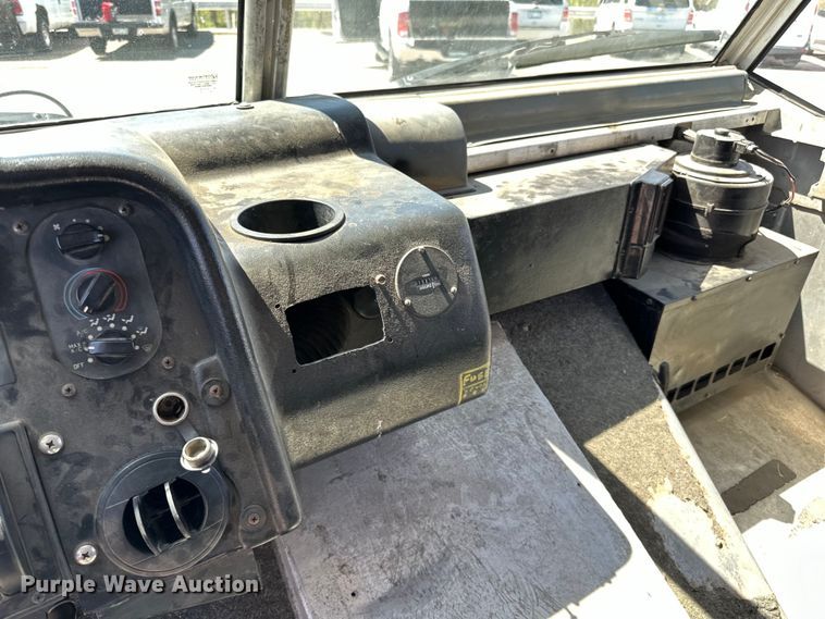 image for item LR9337 2008 Utilimaster delivery truck