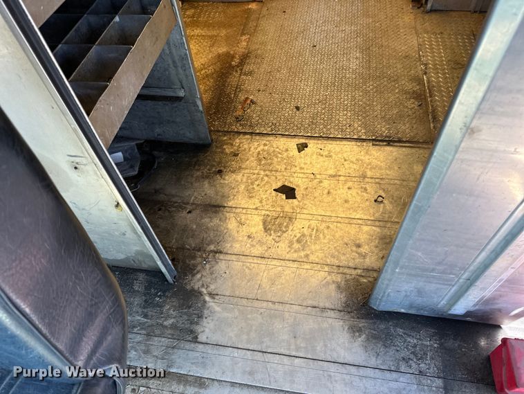 image for item LR9337 2008 Utilimaster delivery truck