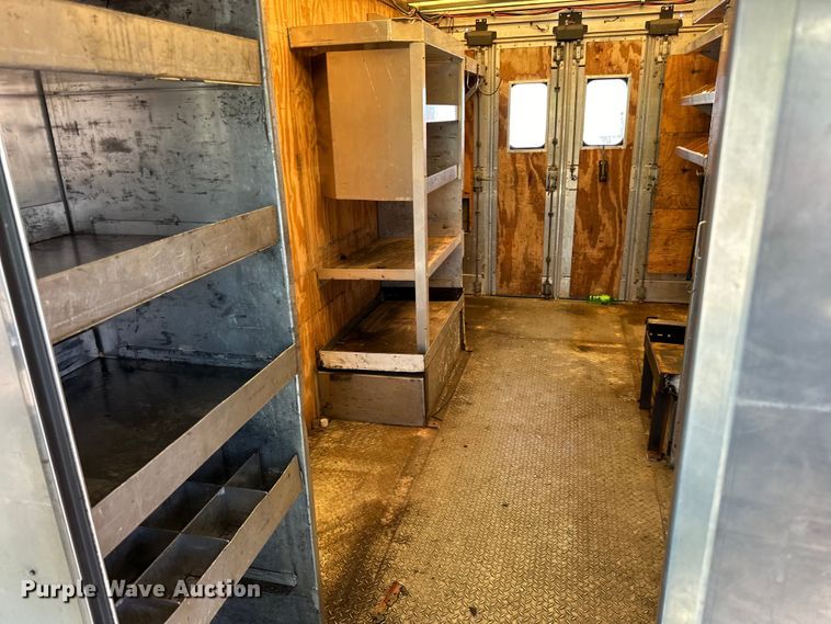 image for item LR9337 2008 Utilimaster delivery truck