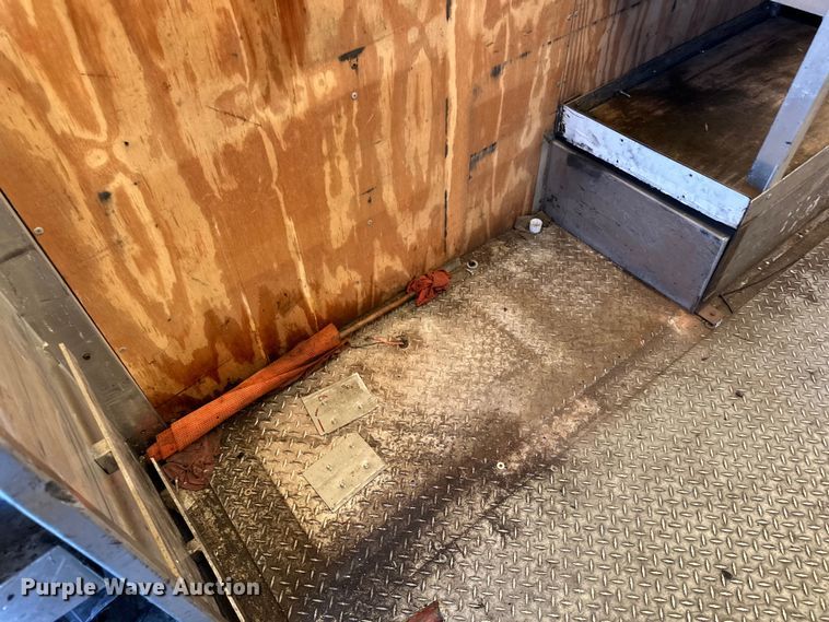 image for item LR9337 2008 Utilimaster delivery truck