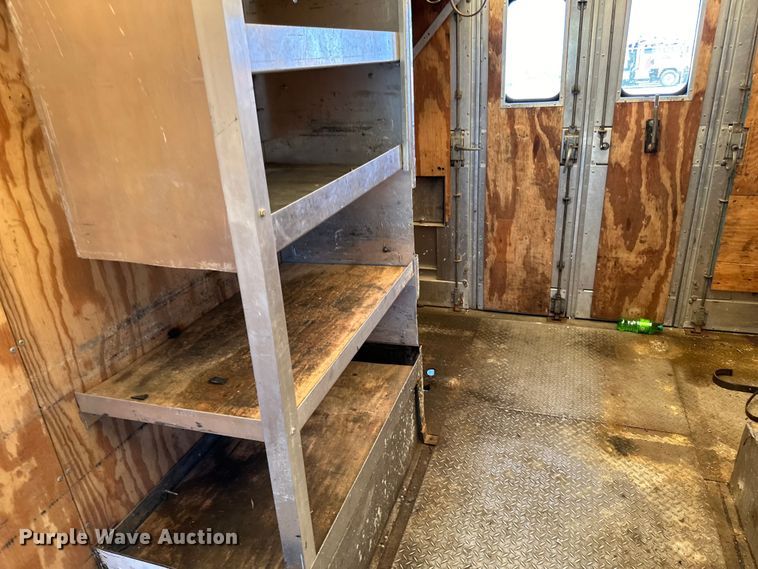 image for item LR9337 2008 Utilimaster delivery truck