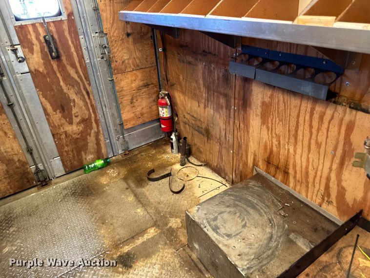 image for item LR9337 2008 Utilimaster delivery truck