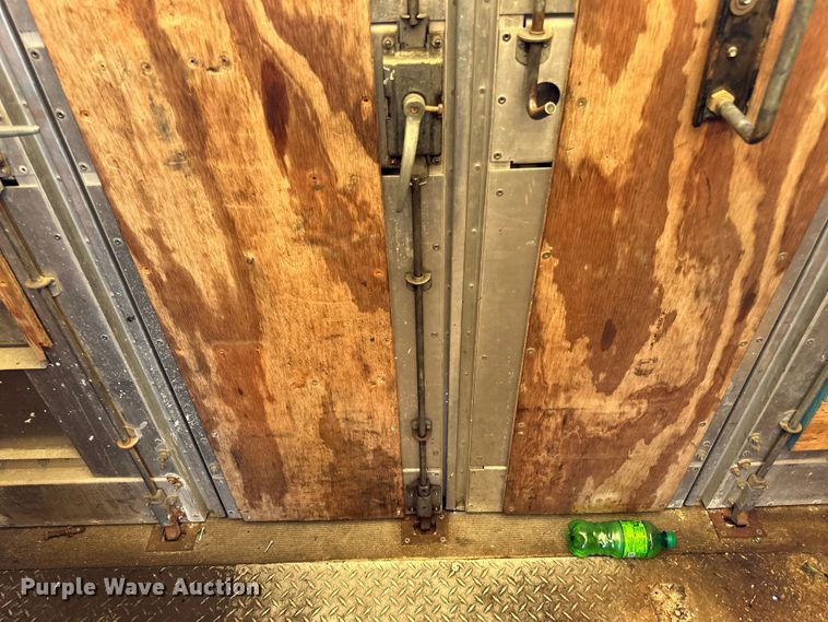 image for item LR9337 2008 Utilimaster delivery truck