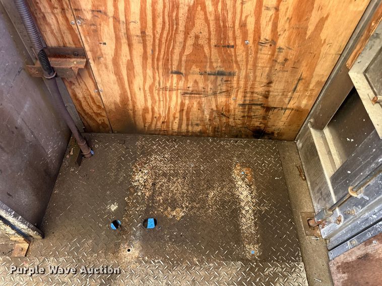 image for item LR9337 2008 Utilimaster delivery truck