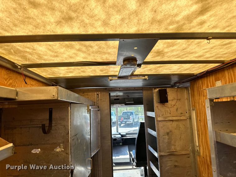 image for item LR9337 2008 Utilimaster delivery truck