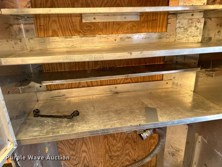 image for item LR9337 2008 Utilimaster delivery truck