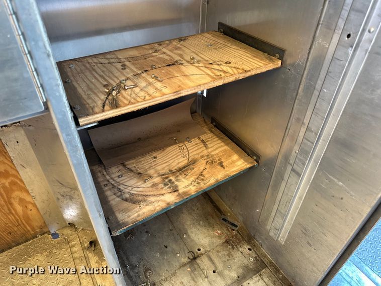 image for item LR9337 2008 Utilimaster delivery truck