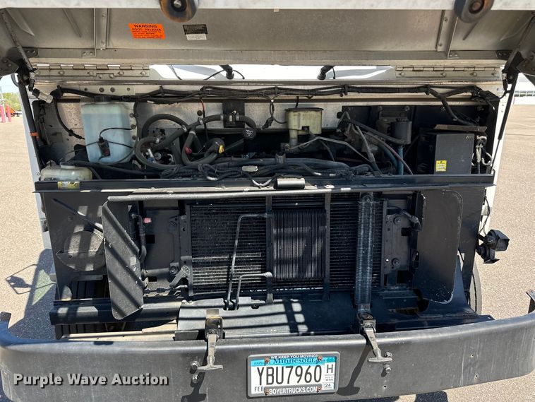 image for item LR9337 2008 Utilimaster delivery truck