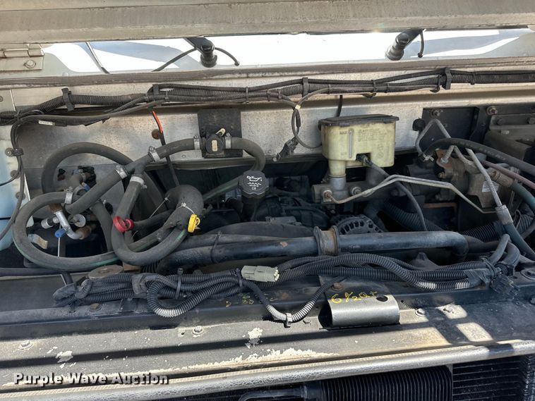 image for item LR9337 2008 Utilimaster delivery truck