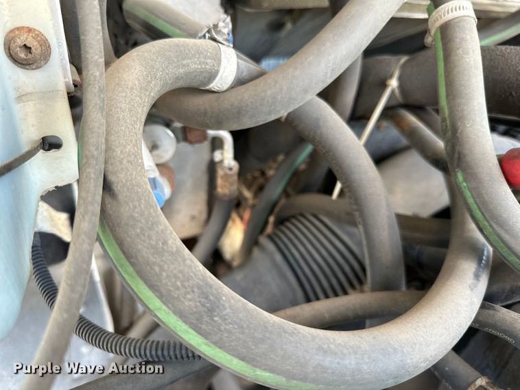 image for item LR9337 2008 Utilimaster delivery truck