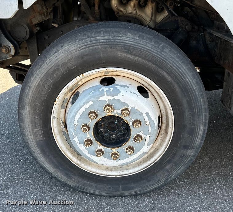 image for item LR9337 2008 Utilimaster delivery truck