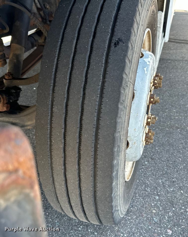 image for item LR9337 2008 Utilimaster delivery truck