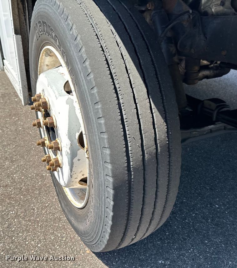 image for item LR9337 2008 Utilimaster delivery truck