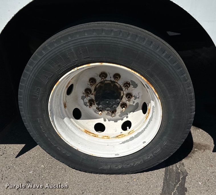 image for item LR9337 2008 Utilimaster delivery truck