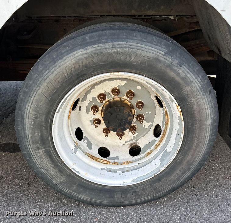 image for item LR9337 2008 Utilimaster delivery truck